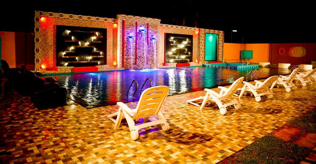 Hotel White House Anuradhapura Exterior photo
