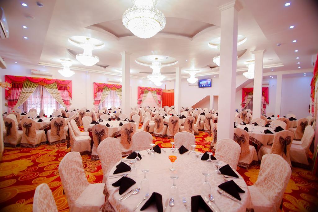 Hotel White House Anuradhapura Exterior photo