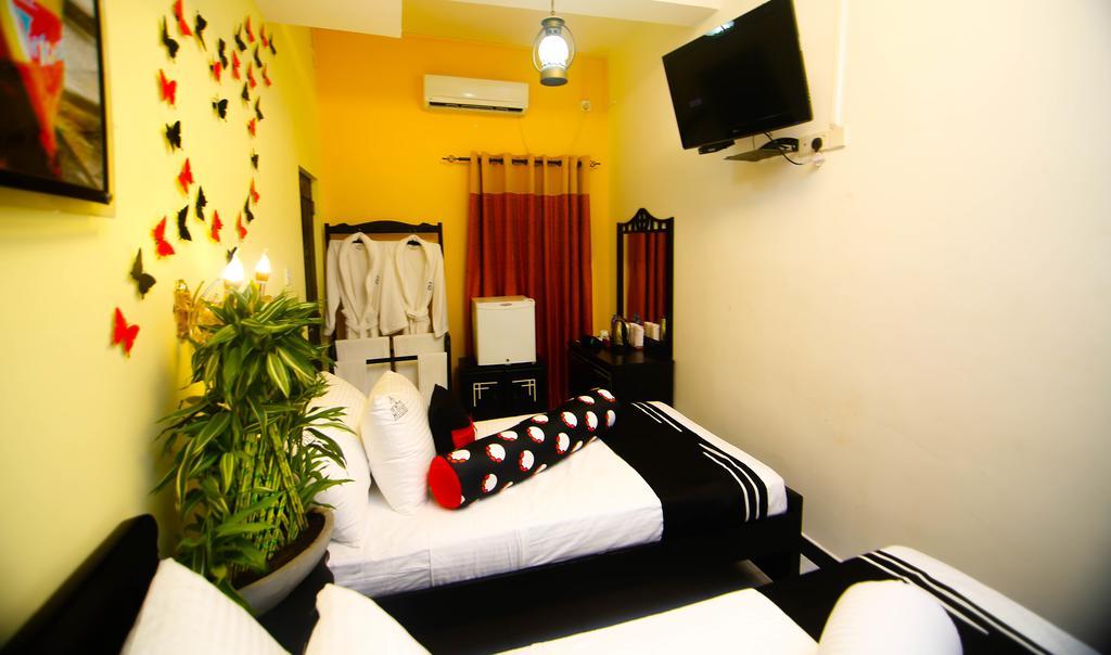 Hotel White House Anuradhapura Exterior photo