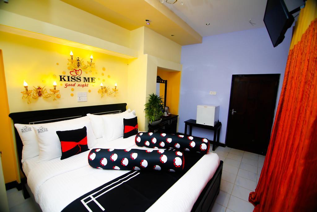 Hotel White House Anuradhapura Exterior photo